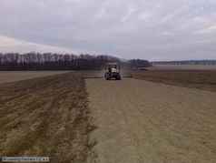 Pásový traktor s autopilotem RTK VRS při přípravě půdy (zobrazeno 62x)