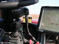 První instalace systému automatického řízení Trimble EZ-Pilot na traktor značky Zetor (4) (zobrazeno 142x)