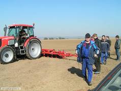 První instalace systému automatického řízení Trimble EZ-Pilot na traktor značky Zetor (15) (zobrazeno 121x)