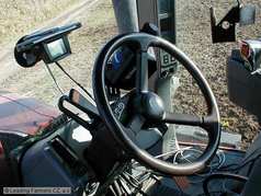 EZ-Steer v kabině traktoru Case (zobrazeno 351x)