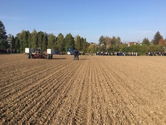 Robotické setí pšenice v Čáslavi (zobrazeno 3x)