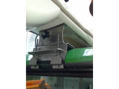 Detail uchycení N-Sensoru ALS na střeše traktoru JD 6430 (zobrazeno 32x)