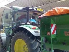 Instalace Yara N-Sensoru na traktor JD s rozmetadlem Amazone (zobrazeno 232x)
