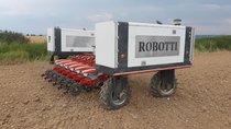 Nový rekord, robot Agrointelli Robotti jezdil 24 hodin bez zastavení